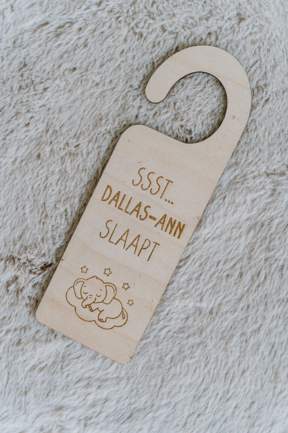 Houten deurhanger met naam