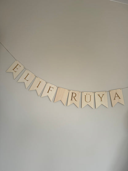 Kraamcadeau met naam houten vlaggenslinger